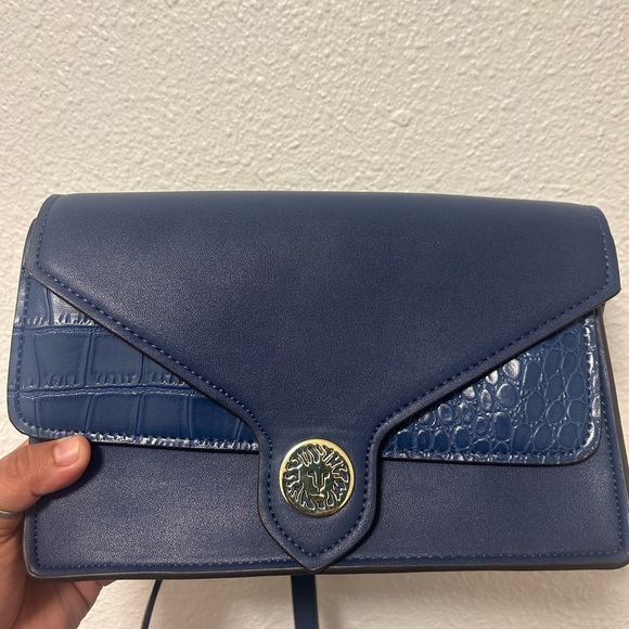 Elegant Navy Blue crossbody Anne Klein NWT - Picture 5 of 6
